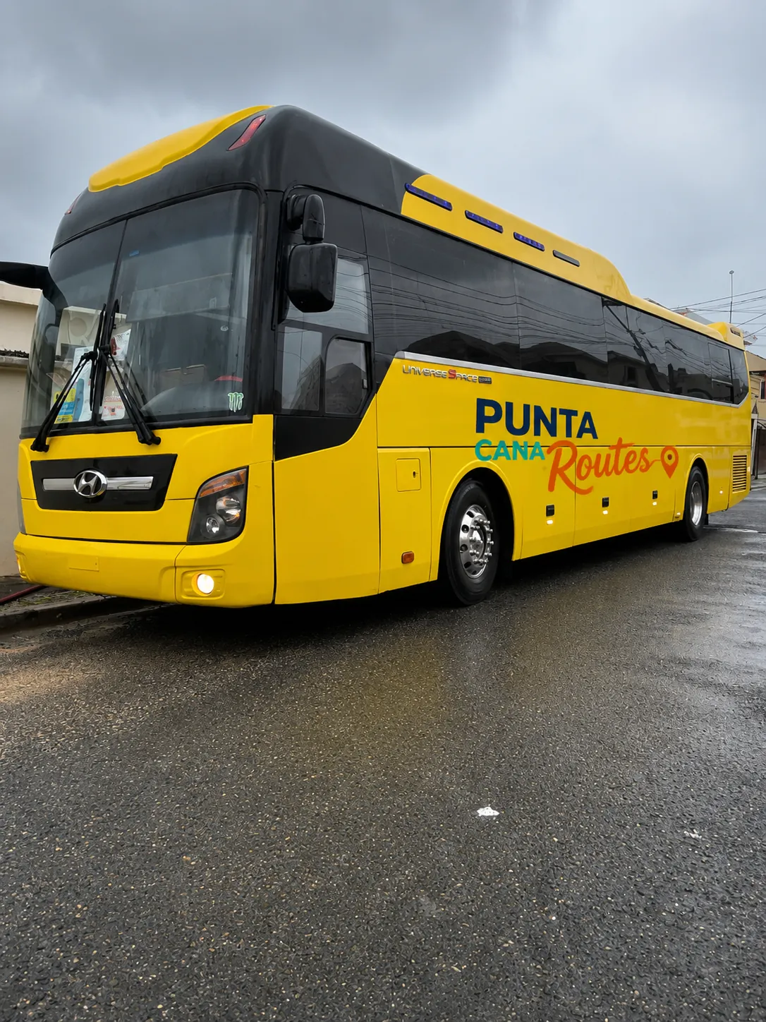 Hyundai Universe Luxury (Hasta 40–45 Pasajeros)